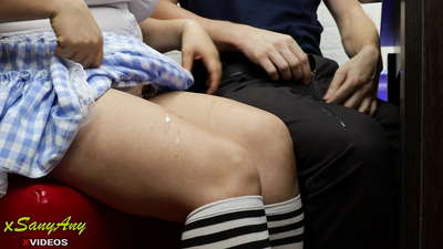 ಹೋಮ್ವರ್ಕ್-xsanyAny ನಲ್ಲಿ ಸಹಪಾಠಿಗಳಿಗೆ ಯುವ ಶಾಲಾ ವಿದ್ಯಾರ್ಥಿನಿ ಜರ್ಕಿಂಗ್ ಆಫ್